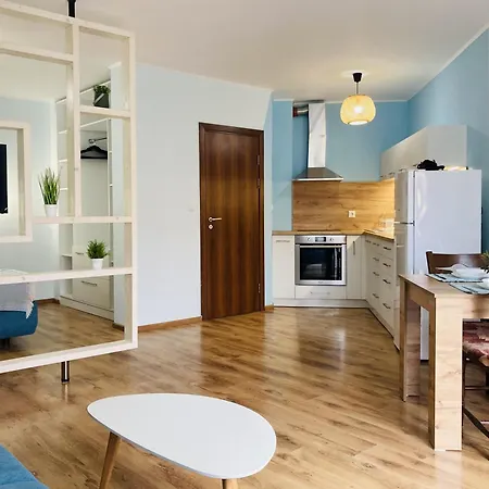 Royal Palm Moira's In *